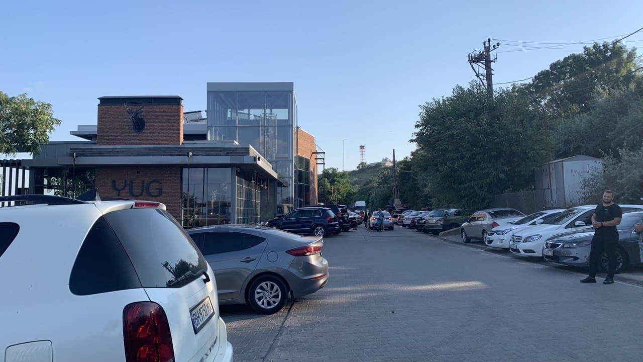 Вот здесь могут требовать оплату за место. Фото автора