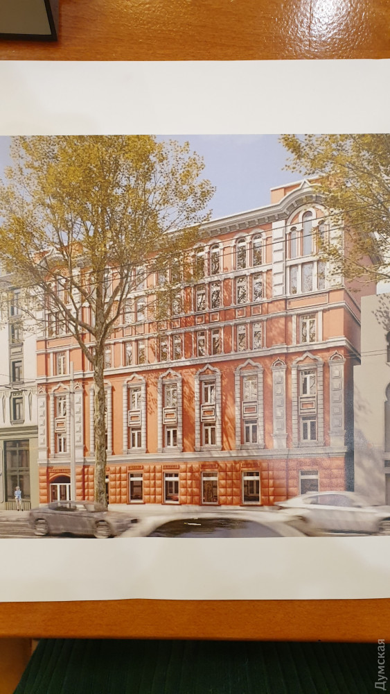 Дом с сохранением старого фасада. Фото: Думская 