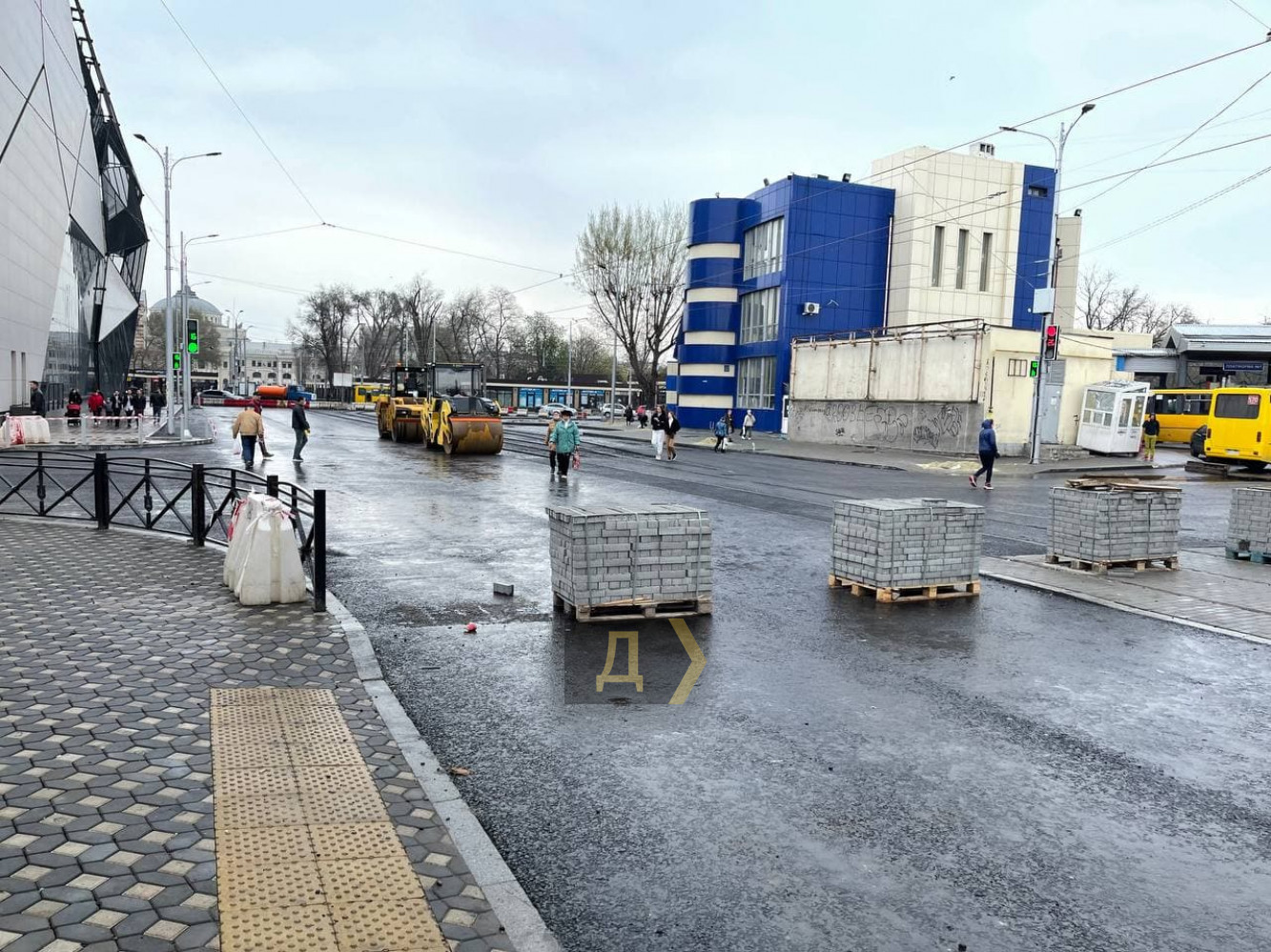 Ремонт возле Привоза. Фото: Думская