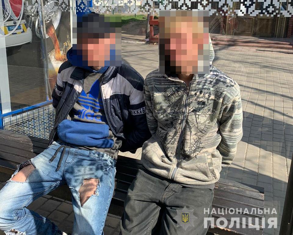 Воровали кондиционеры: в Одессе на горячем поймали четверых человек фото 1