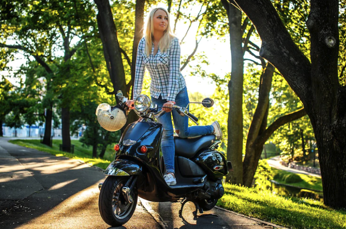 Нужны ли водительские права для езды на электроскутере в Украине