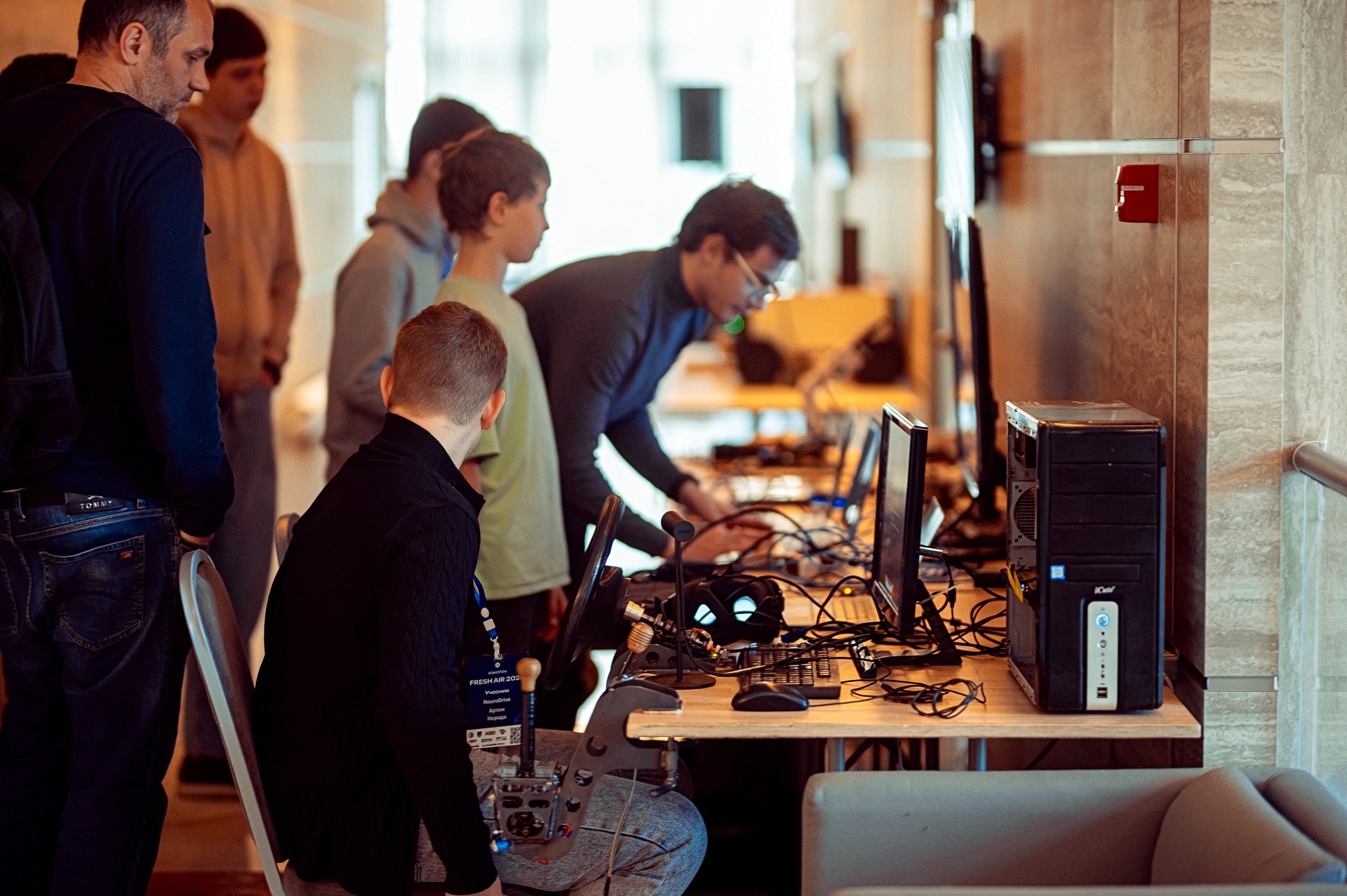 В Одесі студенти показали рукавичку-сапера за 30 доларів та застосунок для сну під час тривог фото 4 3