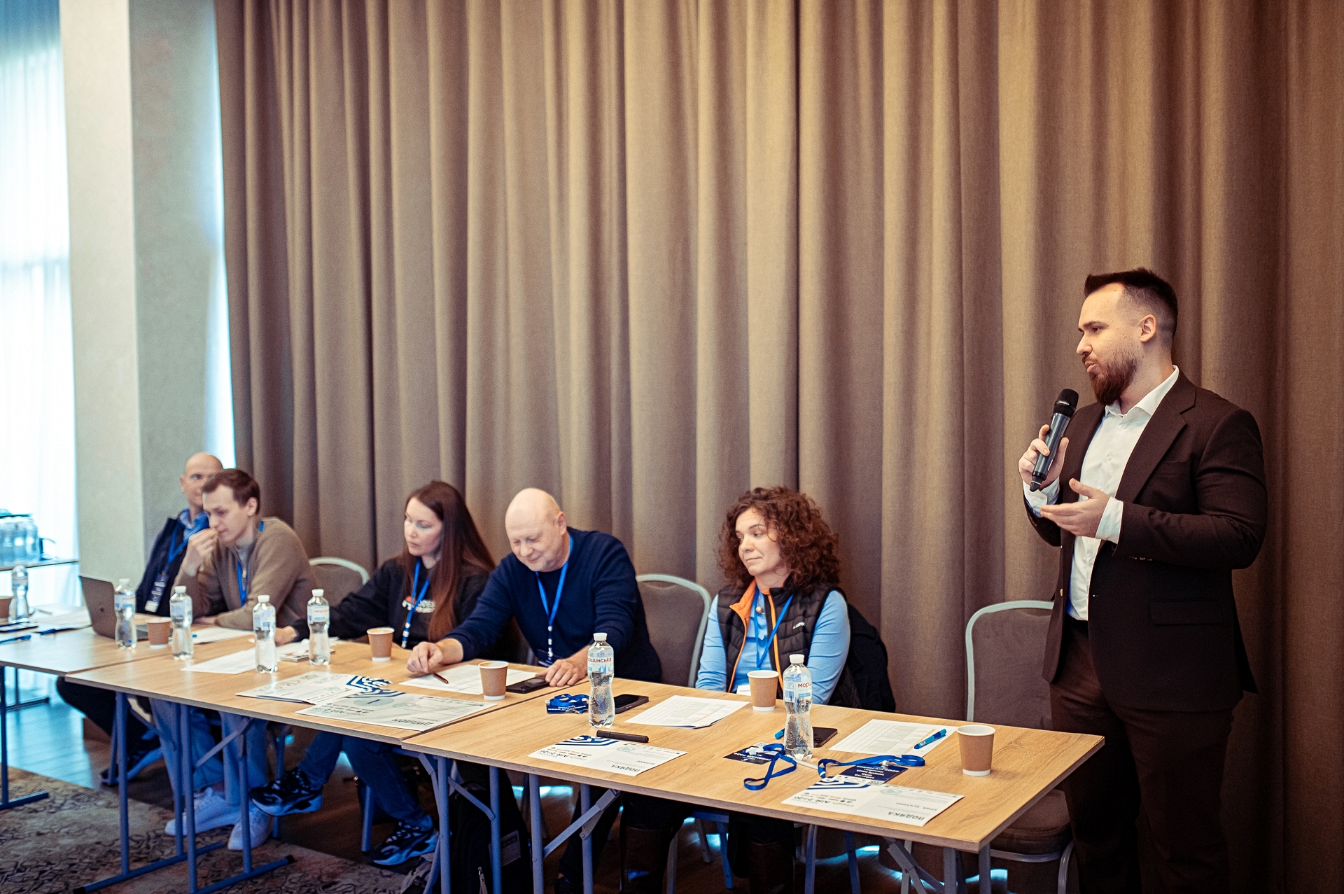 В Одесі студенти показали рукавичку-сапера за 30 доларів та застосунок для сну під час тривог фото 3 2