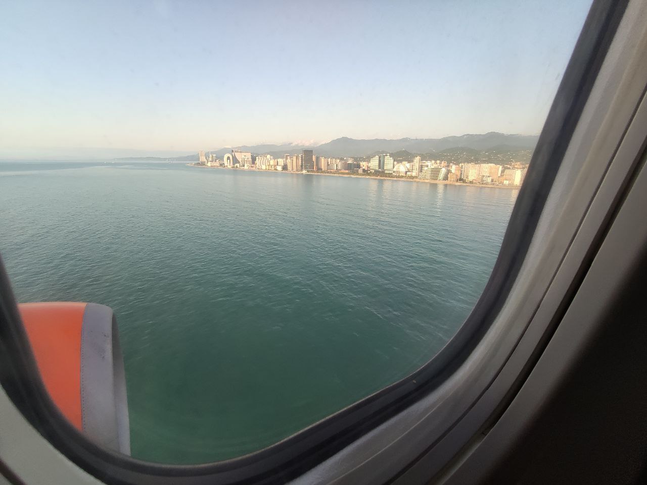 Вот такие красивые виды будут при посадке в Батуми / фото: ВГороде