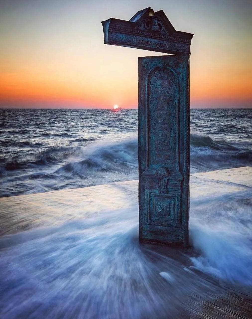 Дверь солнца в Одессе. Фото: https://inside-ua.com/places/budinok-