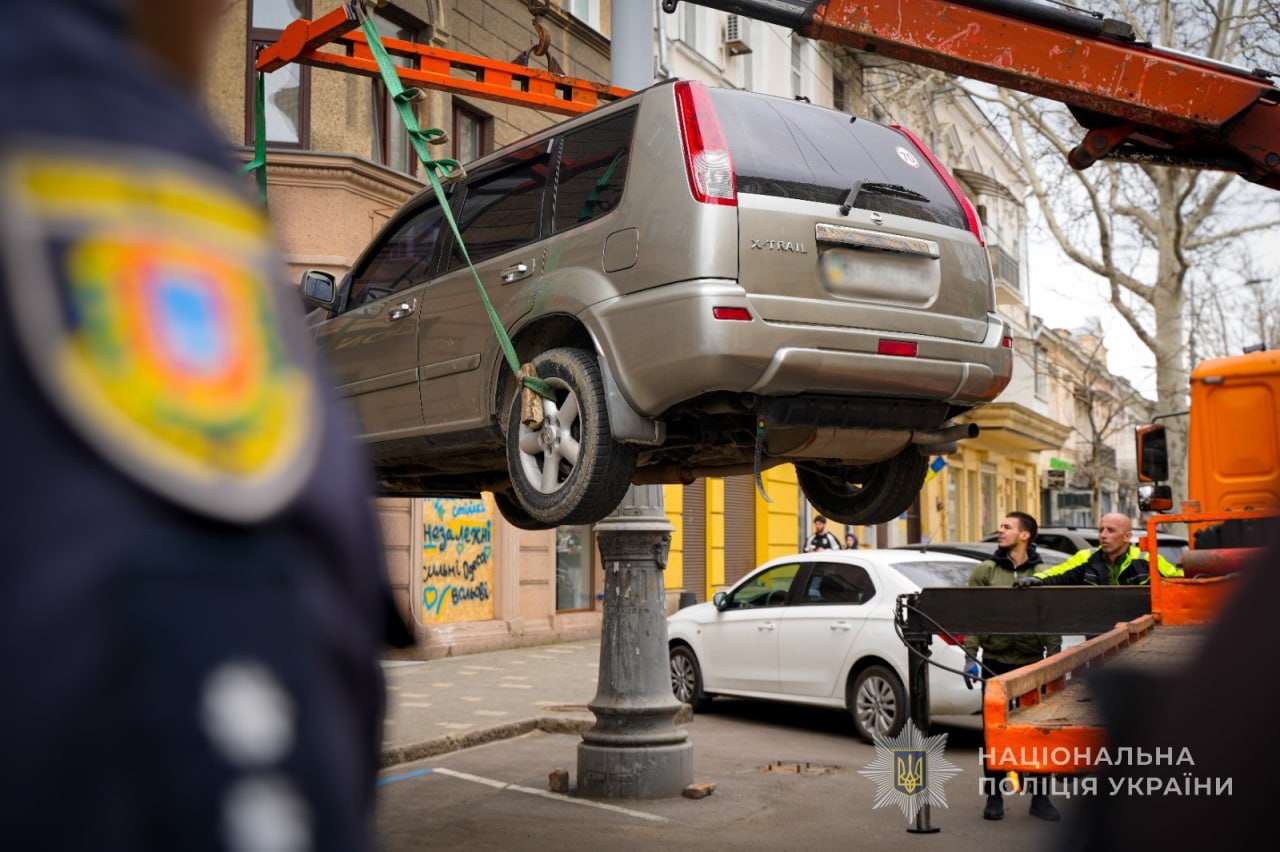 В Одессе провели рейд на парковках для людей с инвалидностью: нарушителей эвакуировали фото 2 1