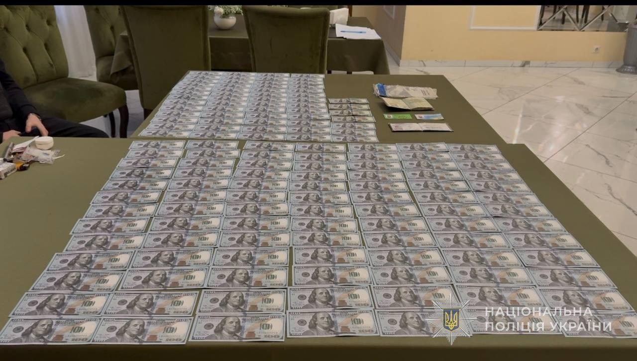 Требовал 15 тысяч долларов за "службу в тылу": в Одесской области задержали военного руководящего состава фото 3 2