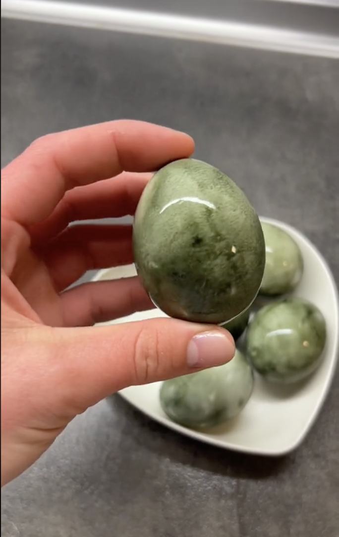 Зелені крашанки &ndash; фото