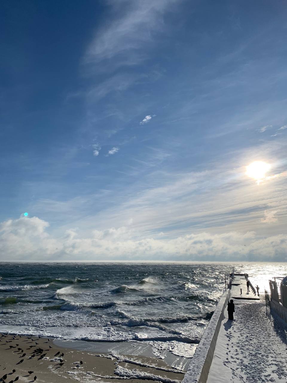 Сосульки, снег и шторм: какая обстановка на море в Одессе.