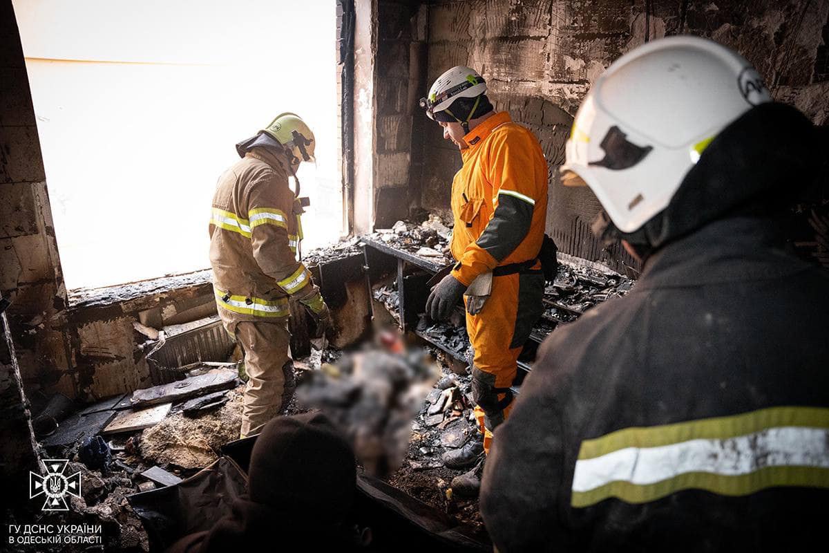 Через атаку РФ в Одесі приліт у ЖК.