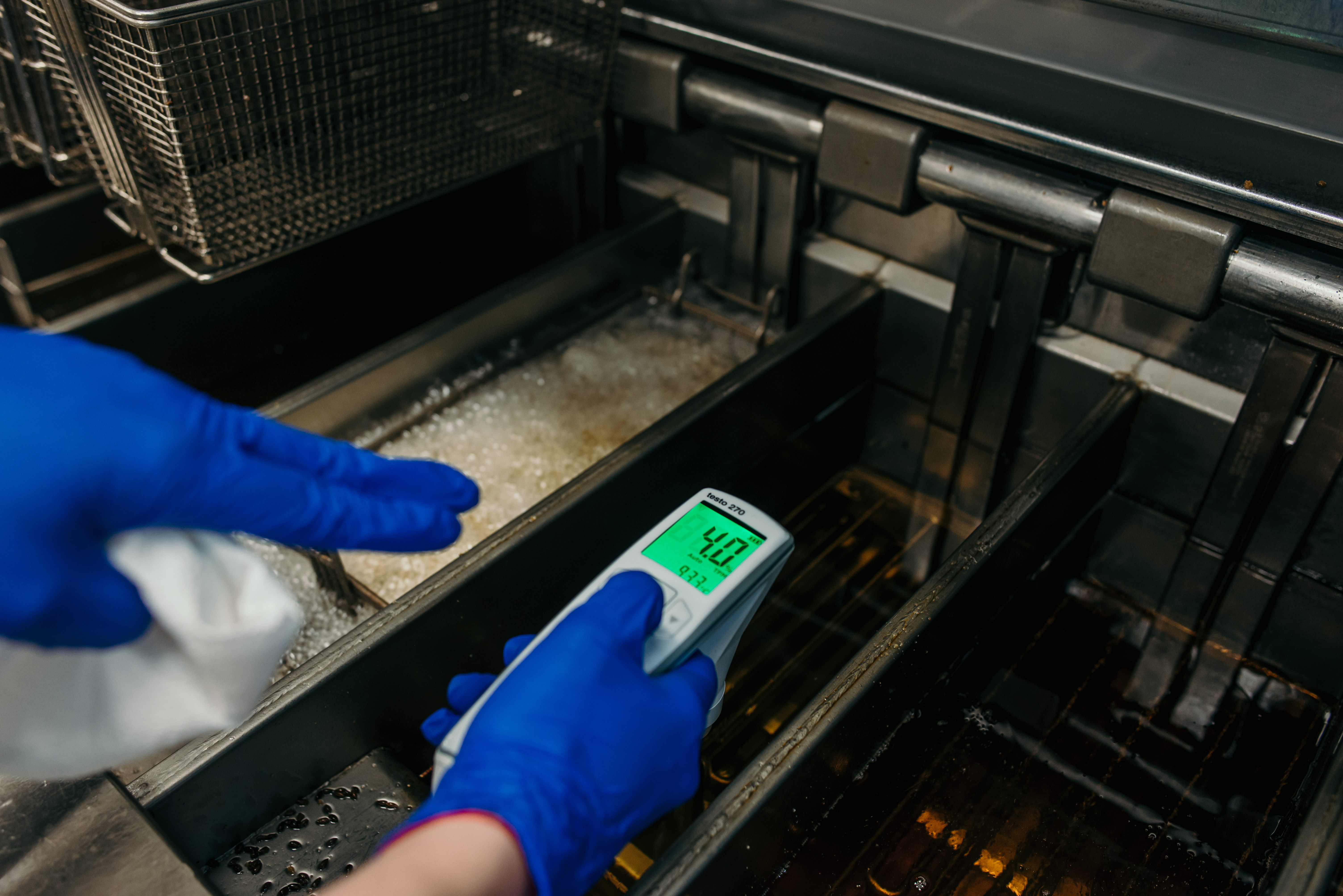 Бесконтактное обслуживание, перчатки и маски: какие изменения произошли в МакДональдз в Украине