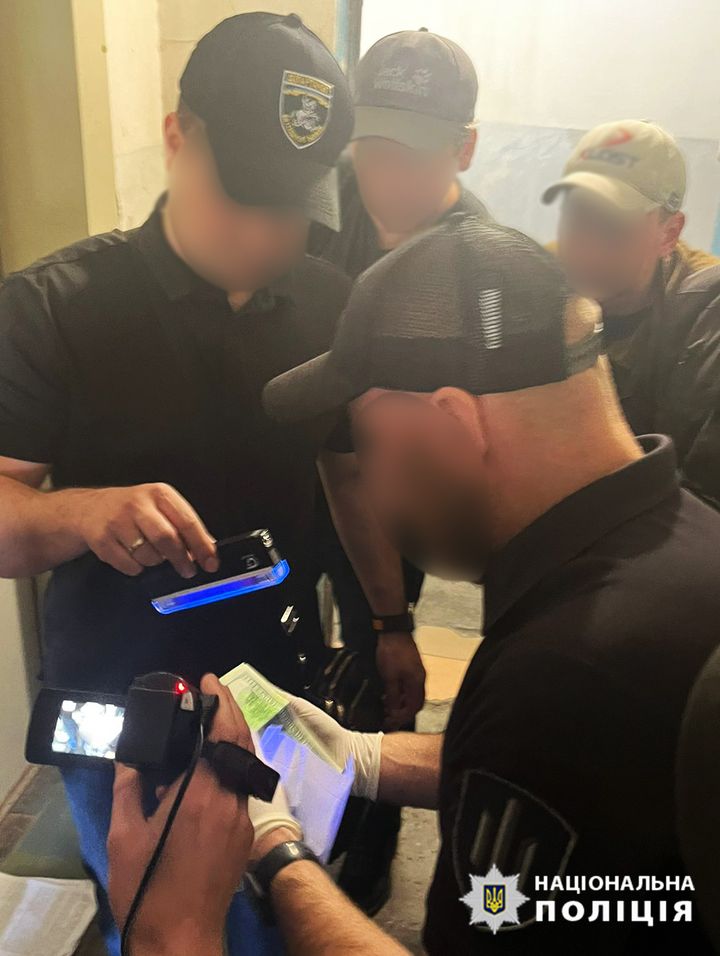 В Одессе полицейский требовал деньги у матери погибшего ребенка чтобы закрыть дело.