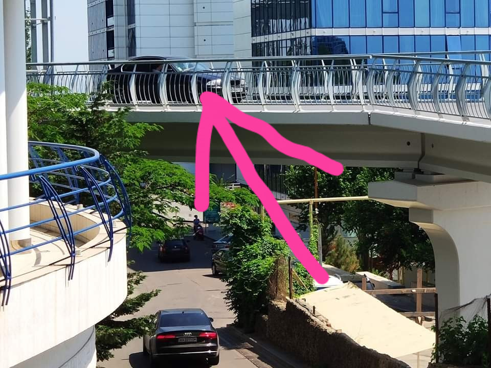 По новой эстакаде в Одессе ездят автомобили. Фото: Клуб "Моржи Одессы"