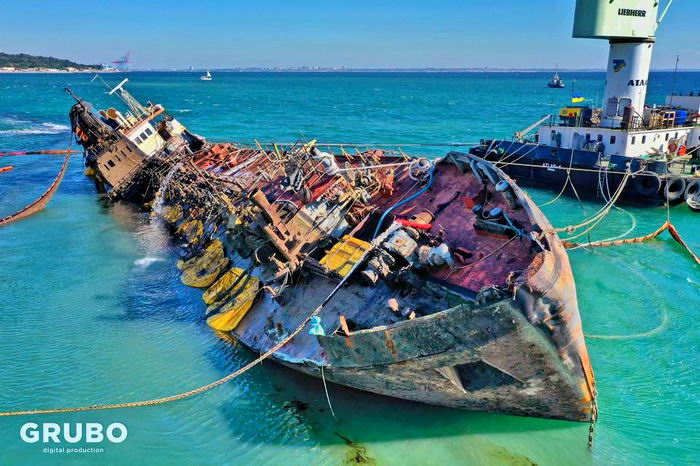 Подъем танкера. Фото: Вячеслава Грубого 