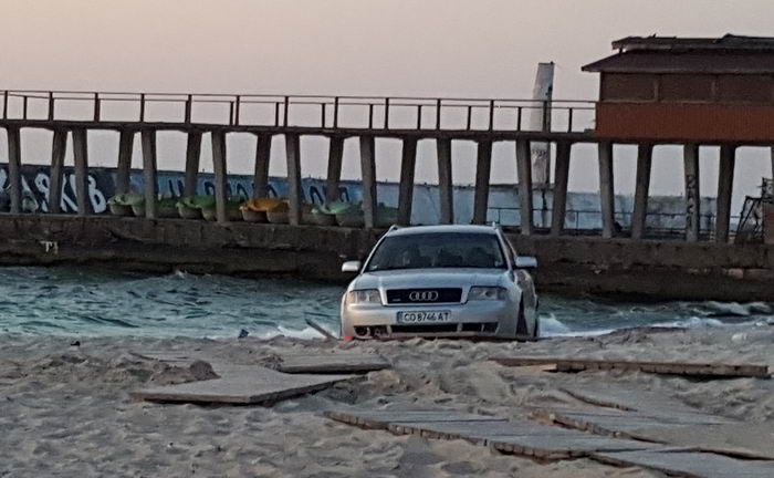 Audi на еврономерах на Ланжероне. Фото Ольги Богдановой