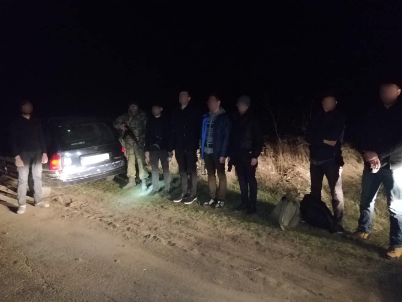 На Одещині затримали шість "онучок", які їхали до бабусі: двоє з них у багажнику.