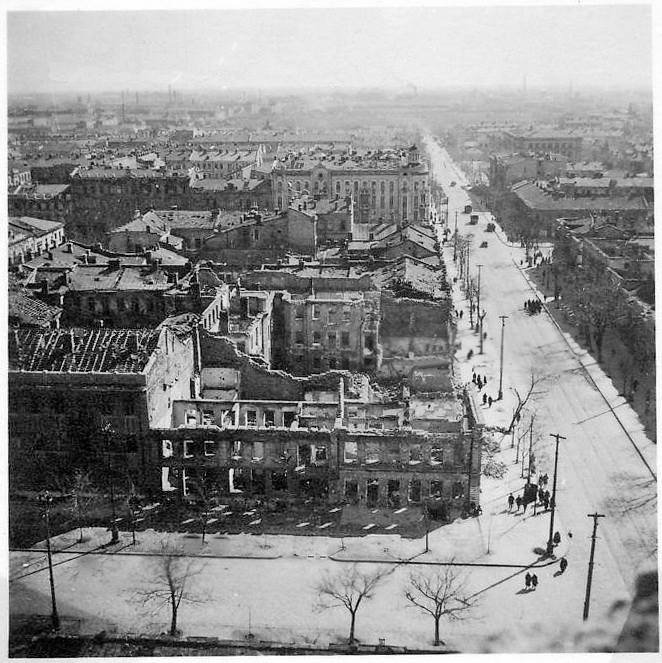 Разрушенный дом на пересечении улиц Преображенской и Базарной.