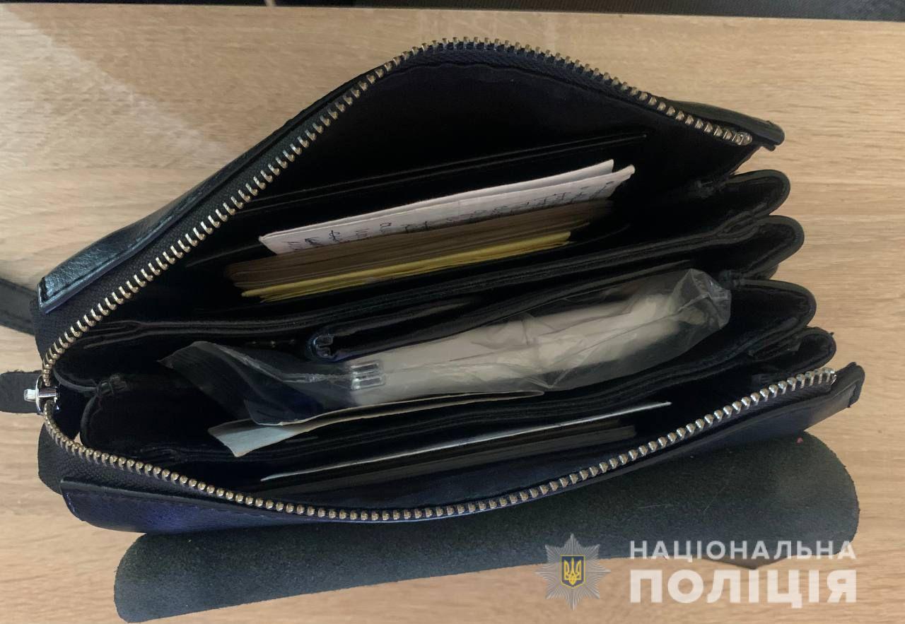 Одессит украл кошелек у переселенцев с Донецкой области.