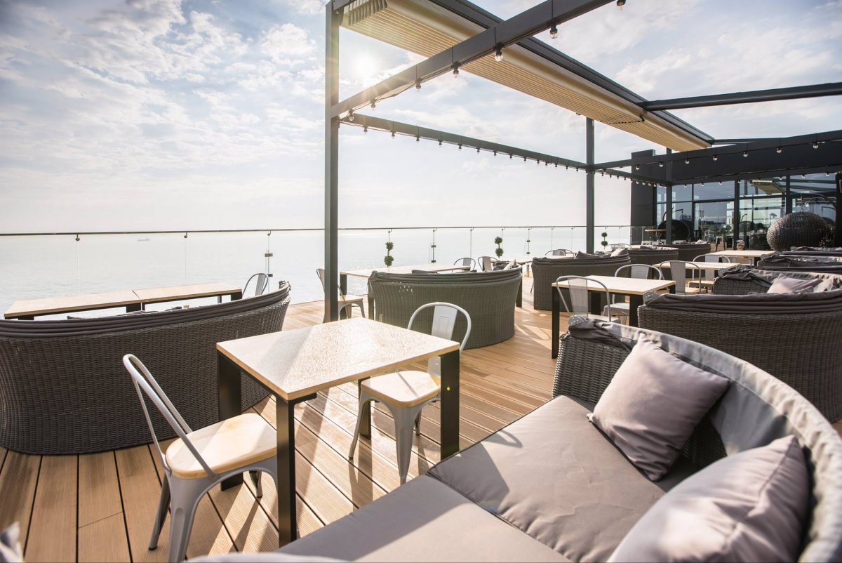 Какие летние площадки работают после послабления карантина в Одессе. Фото: P1 Prosecco Bar