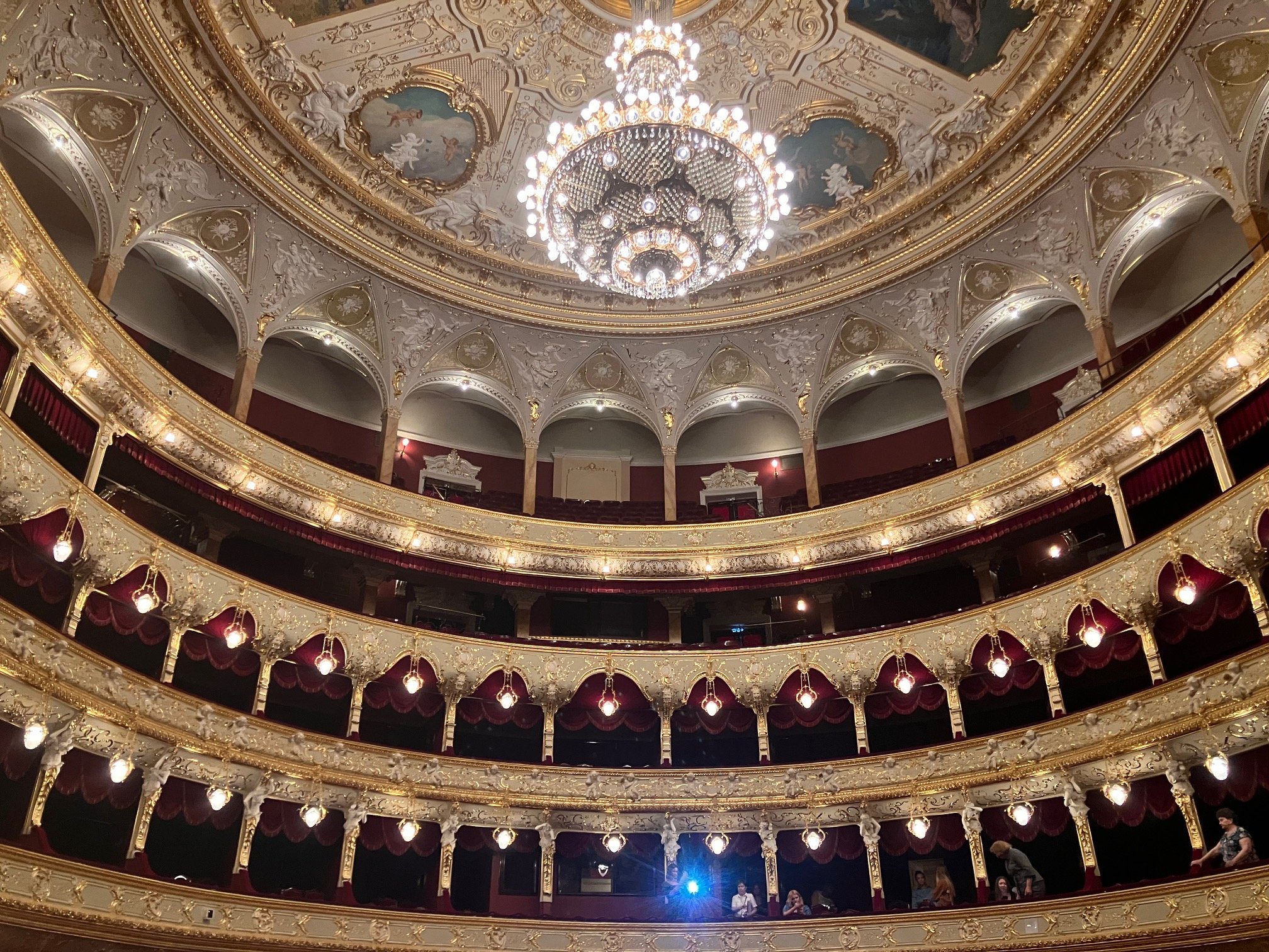 Оперный театр.