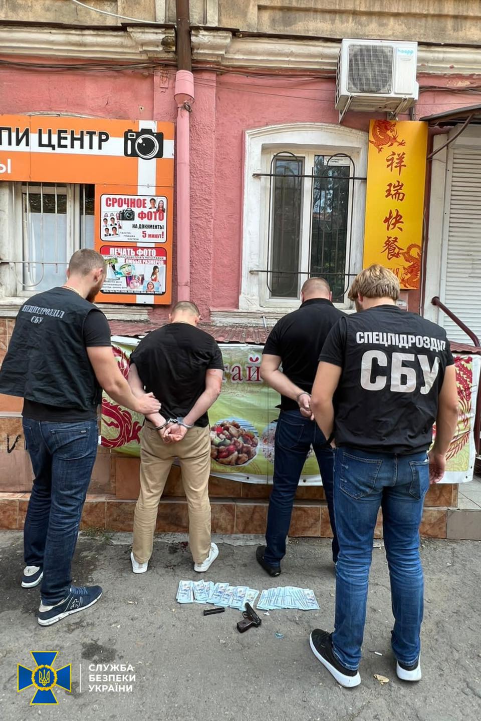 В Одессе задержали мужчин, которые выбивали несуществующие долги из состоятельных горожан.