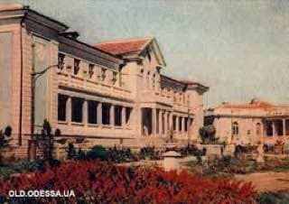 Готель в одеській Аркадії вирішив зіпсувати пам'ятку архітектури.