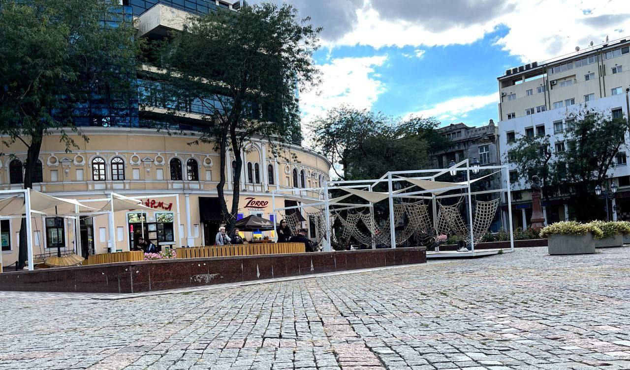 Качели на Греческой, которые обошлись Одессе пять миллионов гривен, убрали 