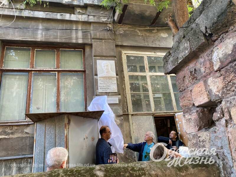 У Одесі відкрили пам'ятну дошку відомому скульптору.