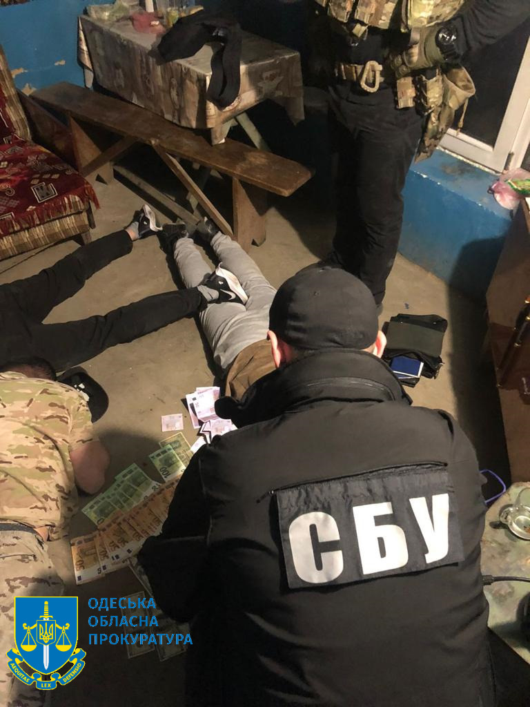 Переправляли призывников в Молдову за 4000-6000 долларов: в Одесской области будут судить двух мужчин.