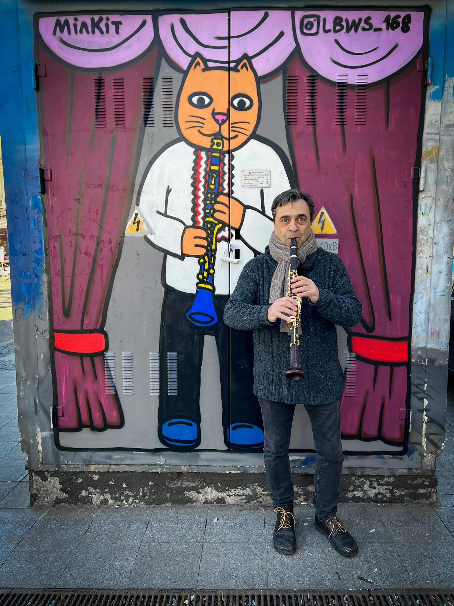 Біля Горсаду з'явився новий котомурал на честь канадського музиканта