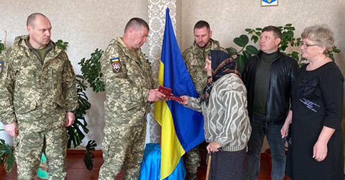 Родині уродженця села Руслана Дуньова вручили орден 