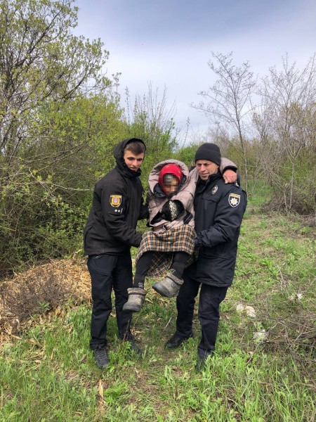 В Одесской области пенсионерка несколько дней пролежала в лесополосе и чуть не умерла.