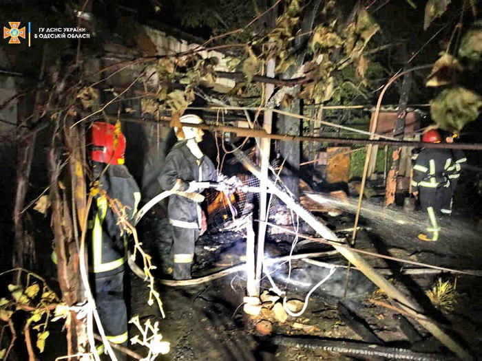 На Южной дороге горели два здания. Фото: пресс-службы ГСЧС