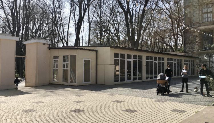 Летний театр застраивают во время карантина. Фото: УСИ