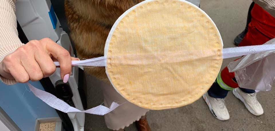 Маска-респиратор, которую выдали некоторым врачам на скорой. Фото: Катерины Ножевниковой