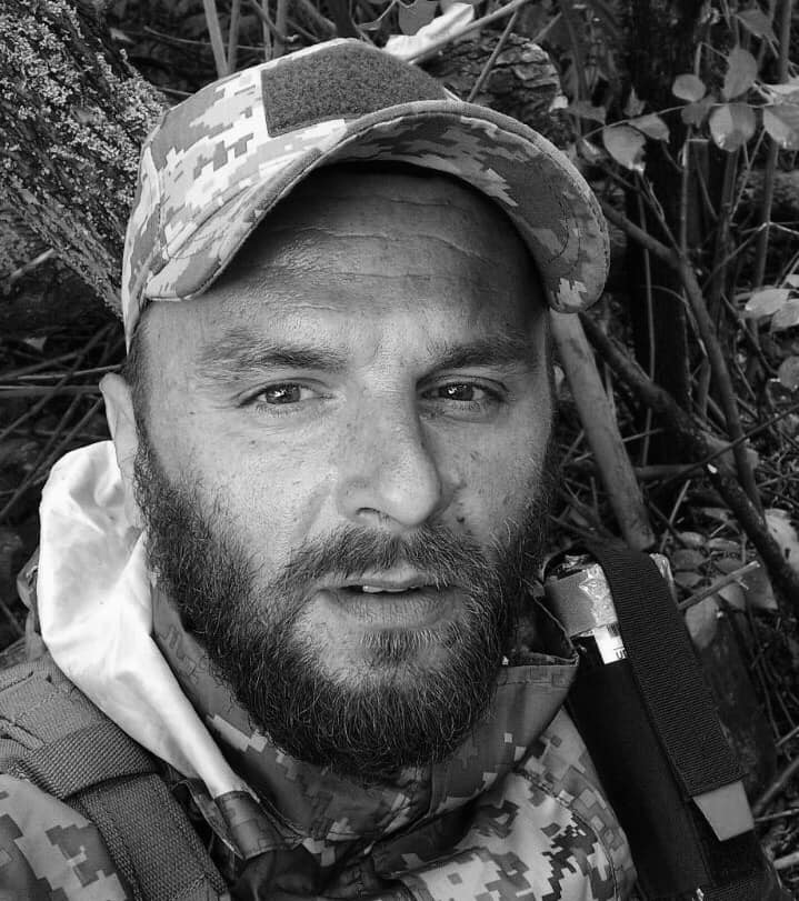 На Одещині попрощаються із загиблим молодшим сержантом Валентином Стефаником.