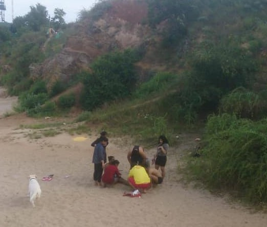 На Ланжероне семилетний мальчик повредил голову и позвоночник. Фото спасательной службы