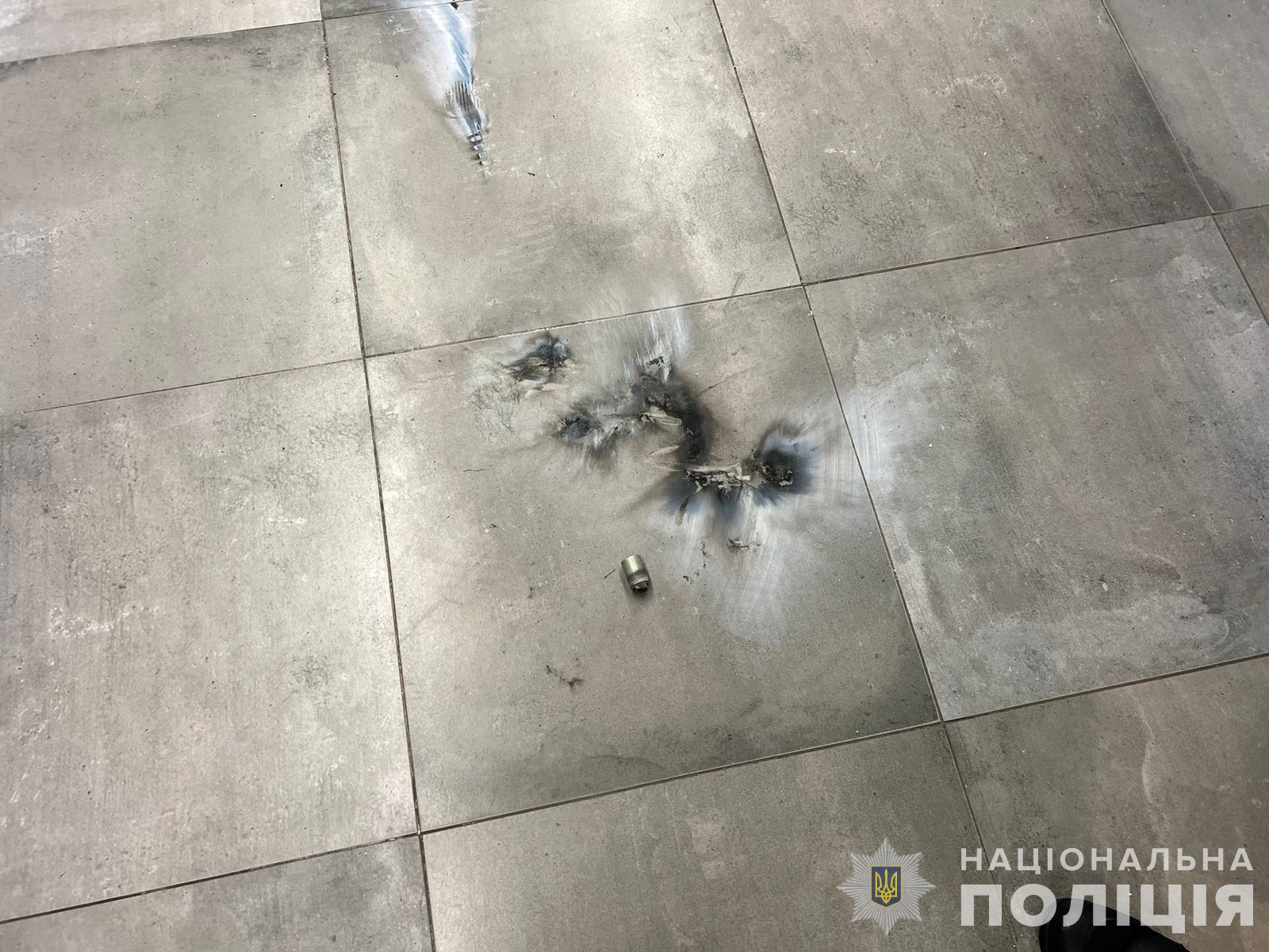 Під Одесою кинули димову шашку прямо до АТБ.