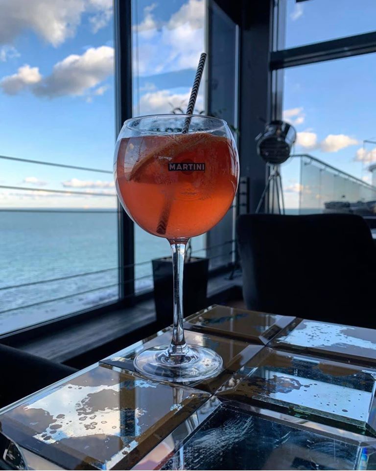 Какие летние площадки работают после послабления карантина в Одессе. Фото: P1 Prosecco Bar