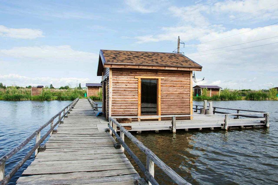 Эко-домик на воде. Фото: dashkinyprudy.com.ua