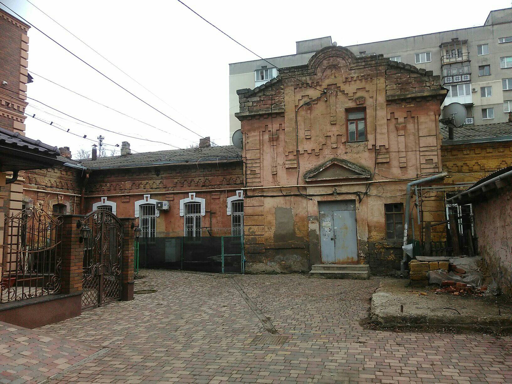 Сирітський будинок.