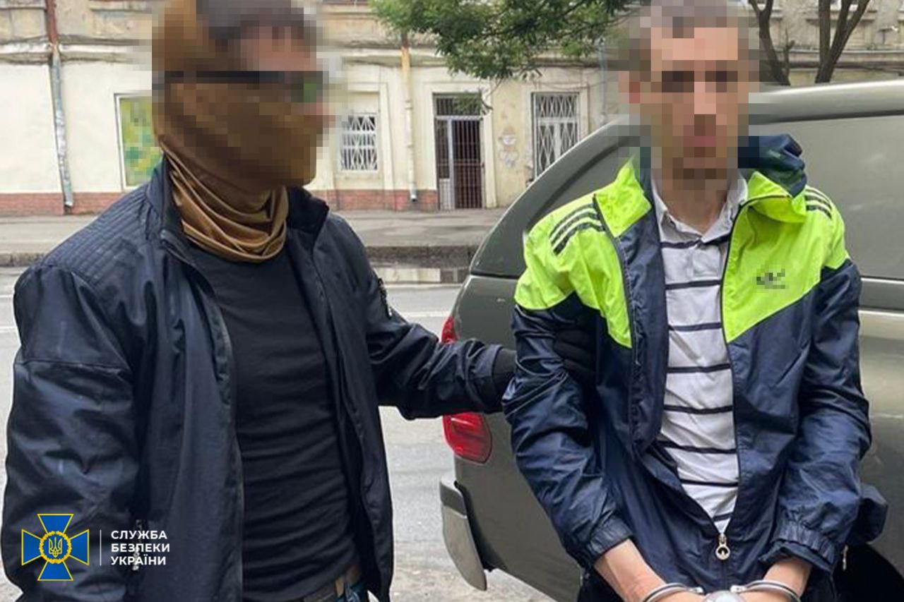 В Одессе СБУ задержала двух поджигателей машин военнослужащих.