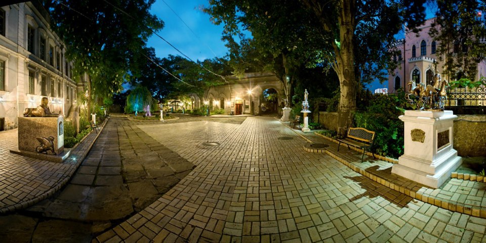 Сад скульптур. Фото:  Одесский литературный музей