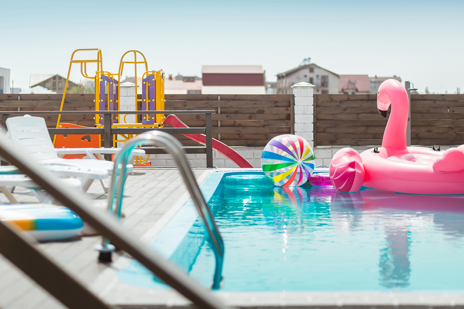 Бассейн на территории. Фото: seazonebugaz.com