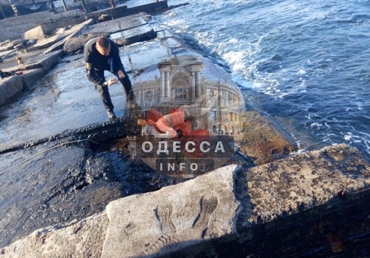 Сегодня утром, 6 июня, на Ланжероне во время шторма утонул молодой парень. Фото Одесса-инфо