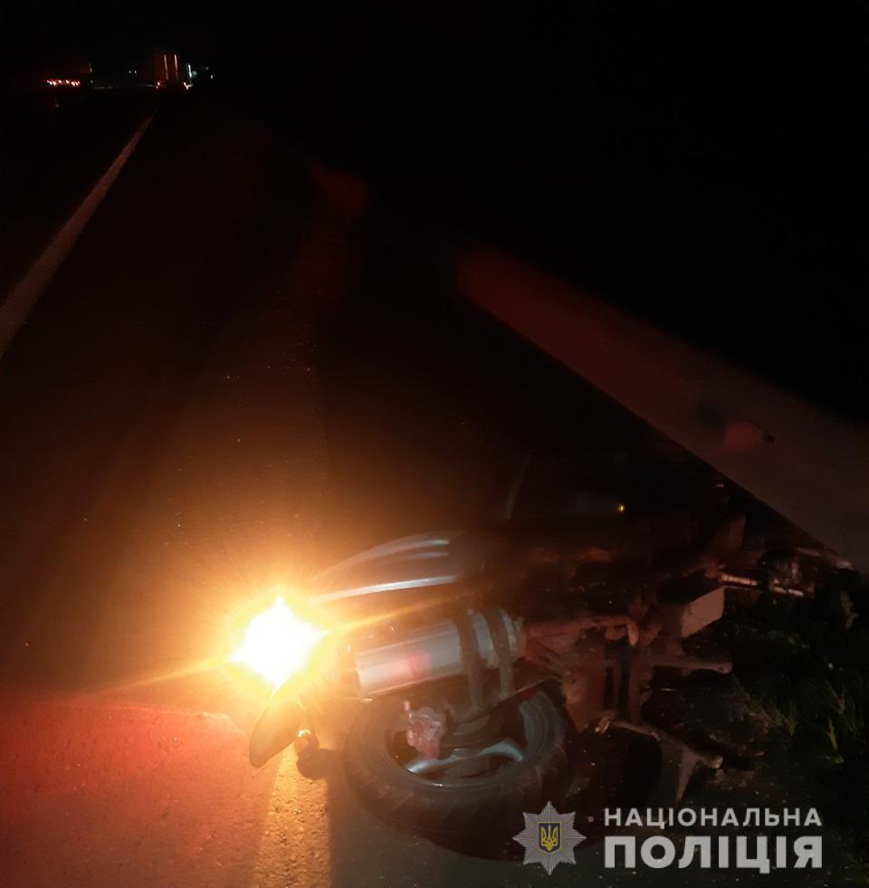 Возле Клеверного моста погиб мопедист. Фото: пресс-служба Нацполиции