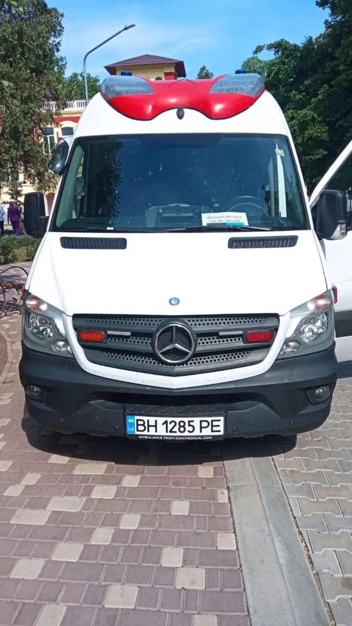 Одесская больница получила реанимобиль и медоборудование из Германии.