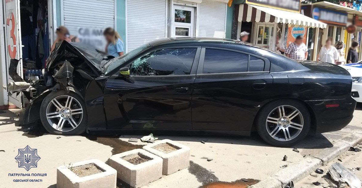 На 4 станции Фонтана в Одессе столкнулись три авто.