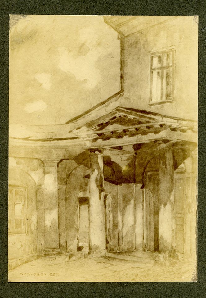 Парадний під'їзд будинку на вулиці Торговій