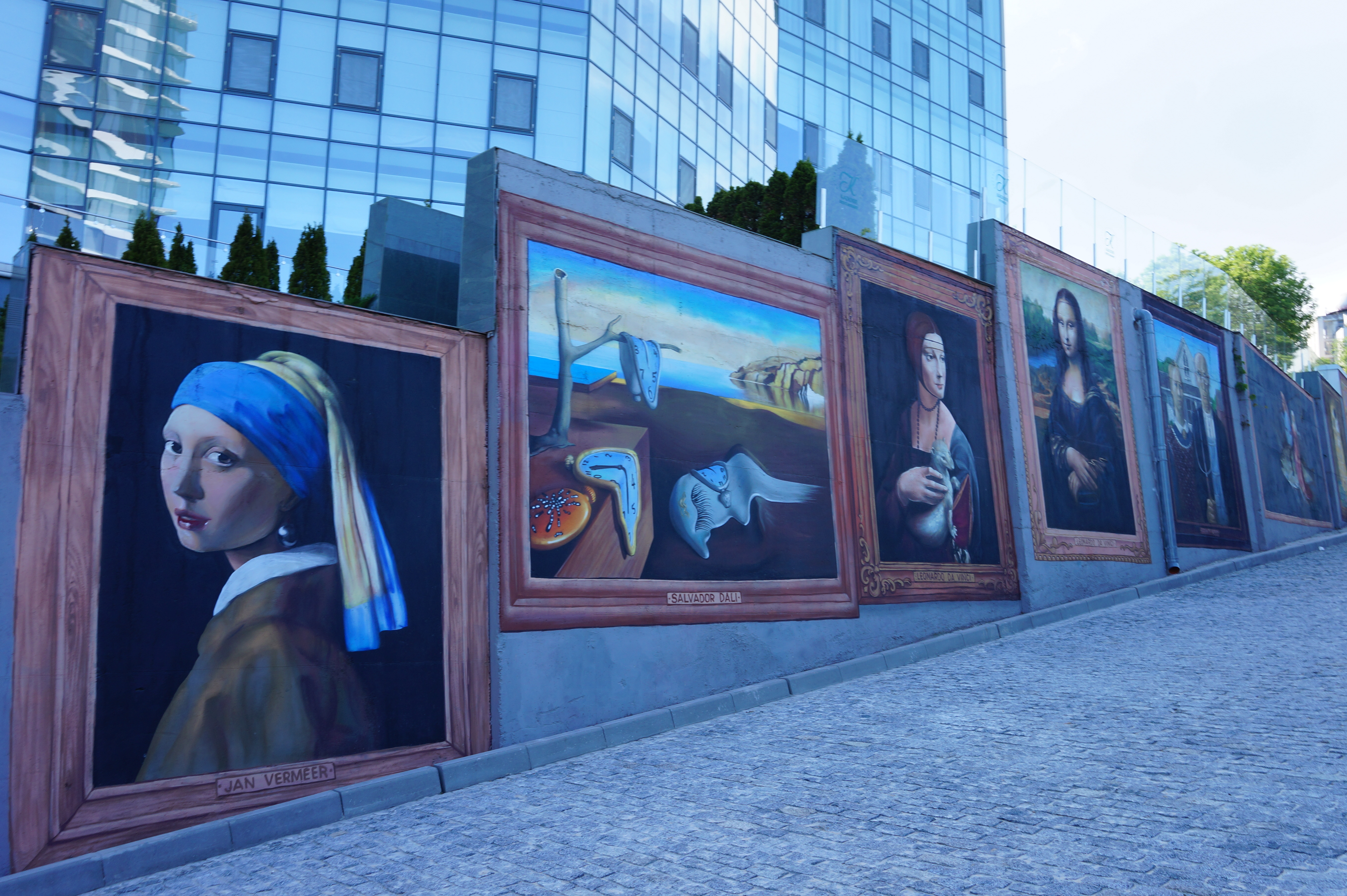 Муралы на трассе Здоровья. Фото Александры Дедюлиной